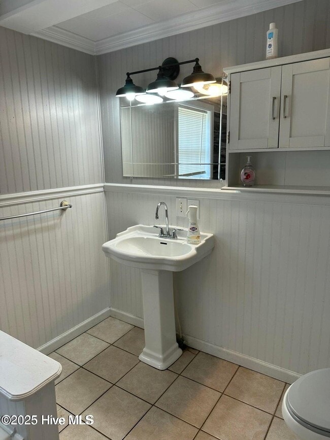 Building Photo - 4735 Cedar Ln SW