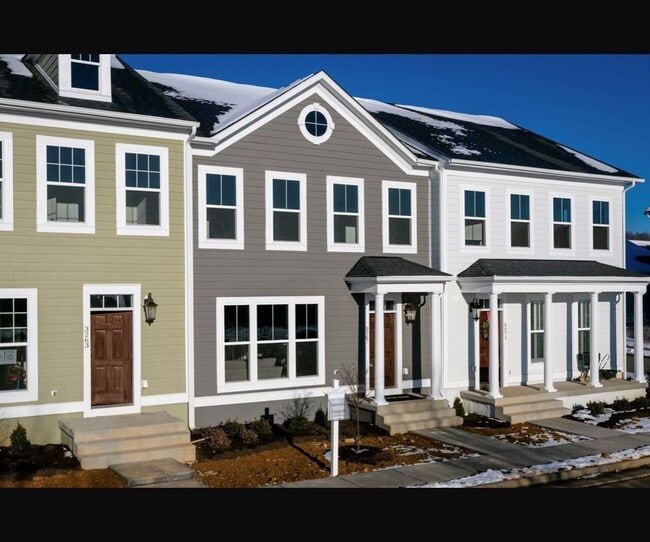 Foto del edificio - Luxury Townhouse With Detached Two Car Gar...
