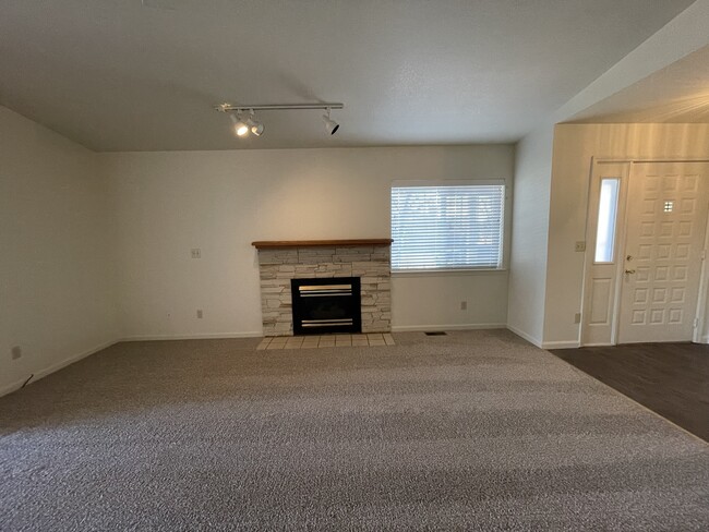 Building Photo - 1343 Wilson Cir