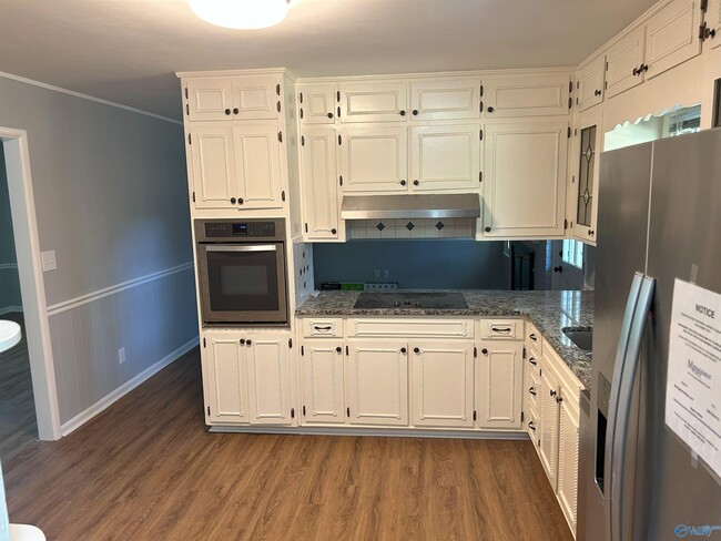 Building Photo - 9802 Dolphin Dr