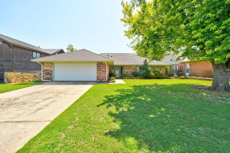 Foto principal - 10224 Eastlake Dr