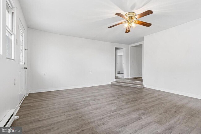 Building Photo - 1915 Rettman Ln