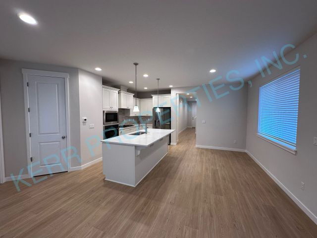 Foto del edificio - Charming 3-Bedroom Retreat with 2.5 Baths in Serene Happy Valley Locale!