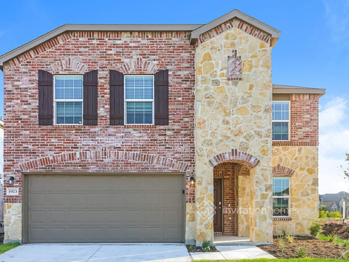 Foto principal - 1923 Cherry Bark Ln