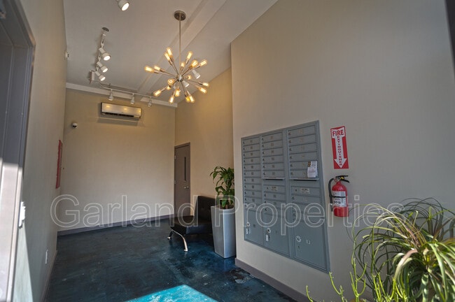 Building Photo - 631 Campbell Ave SE