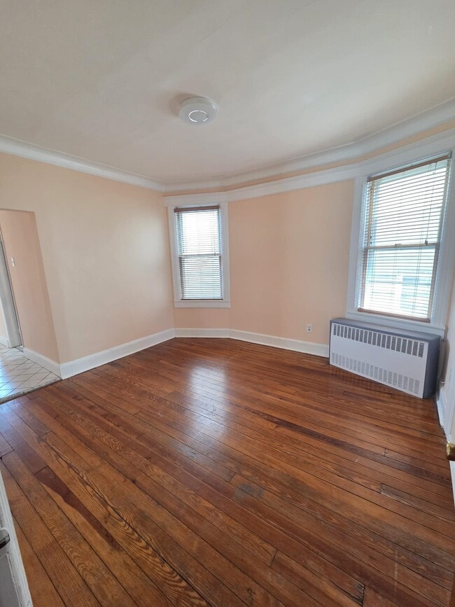 Building Photo - 364 Woodlawn Ave