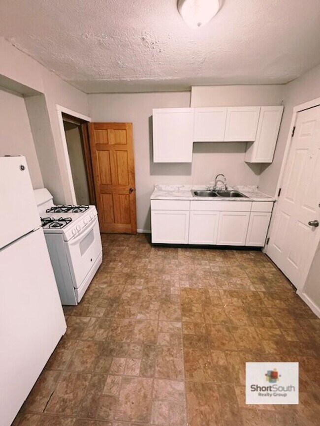 Foto del edificio - Recently updated 3 bed 1 bath Single Famil...