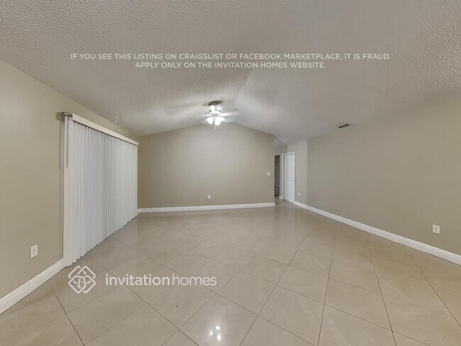 Building Photo - 10025 SW 139th Pl