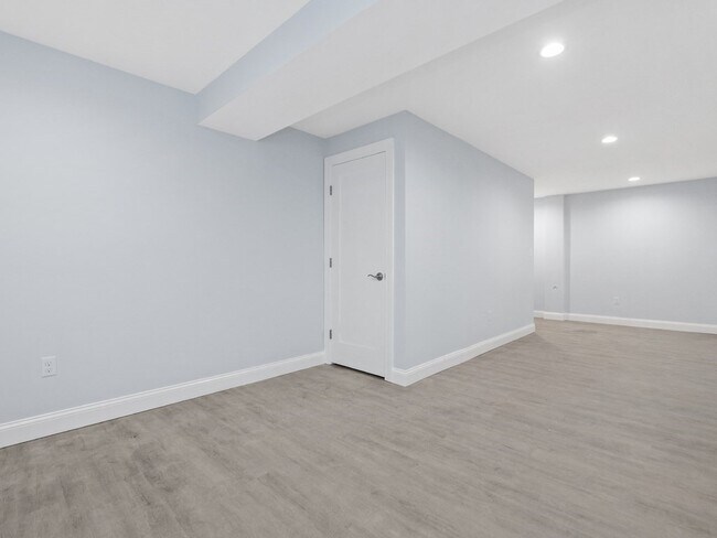 Building Photo - 5 Naviens Ln
