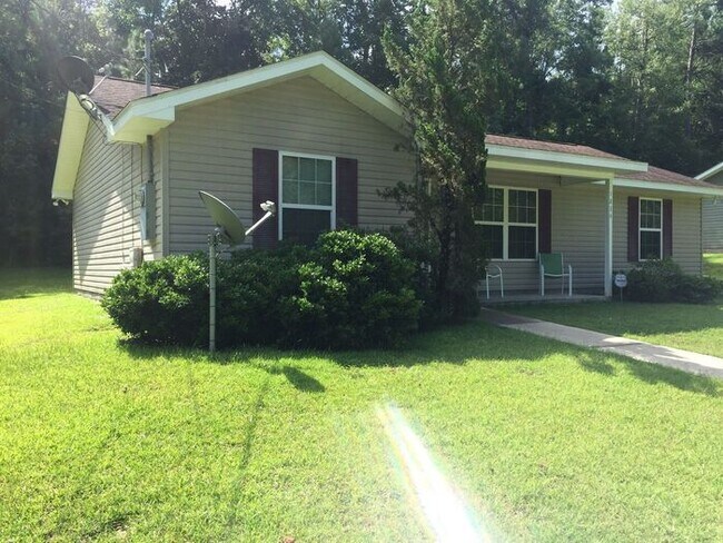 Building Photo - Spacious 3Bedrooms 2 Baths Single Family H...