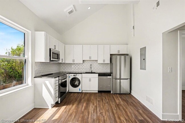 Building Photo - 4735 Rohns St