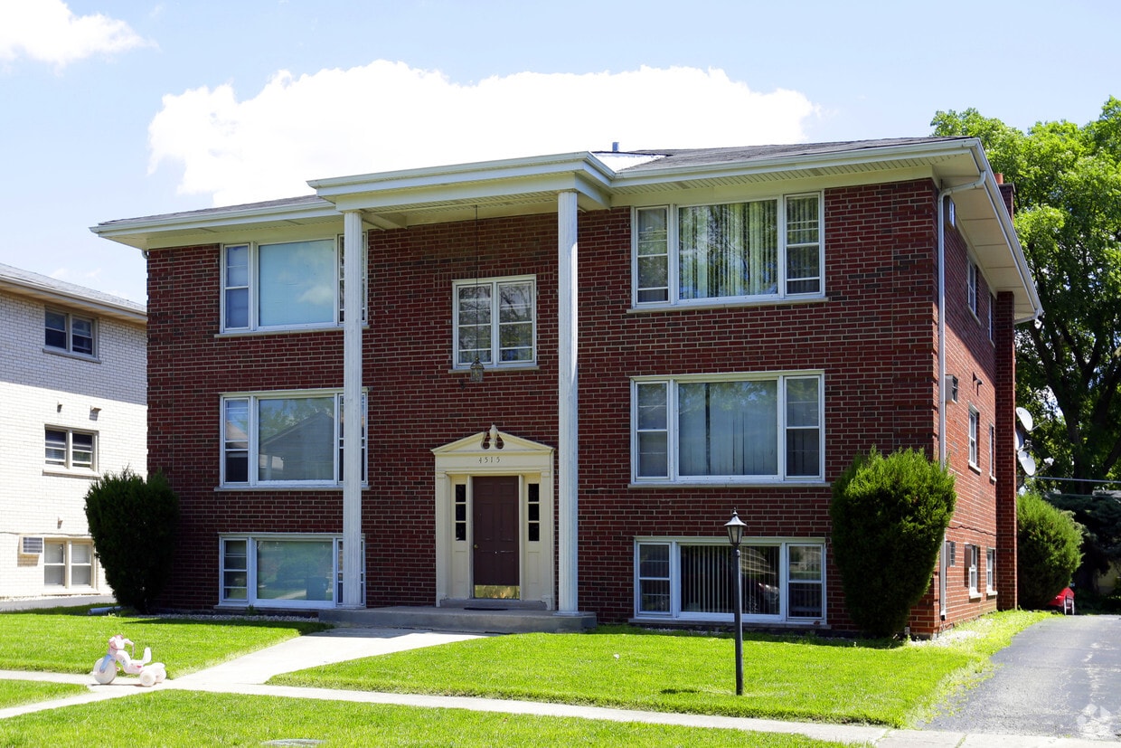 4515 S Grove Ave, Brookfield, IL 60513 Apartments Brookfield, IL