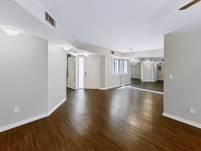 Foto del edificio - ** COACH HOMES @ BERKSHIRE LAKES ** 2 BED / 2 BATH - 1ST FLOOR CONDO - GARAGE - ANNUAL RENTAL