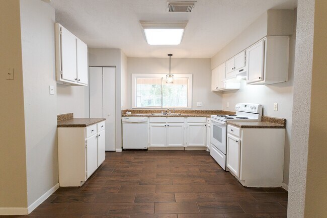 Foto del edificio - 1603 N Red Cedar Cir
