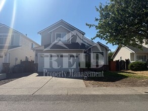 Building Photo - 6037 Sycamore Ln NE