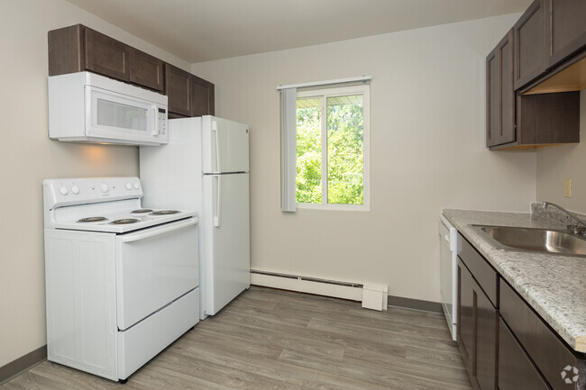 800 Square Feet Kitchen - Crestview Apartment Homes