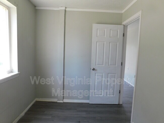 Building Photo - 130 Elm St