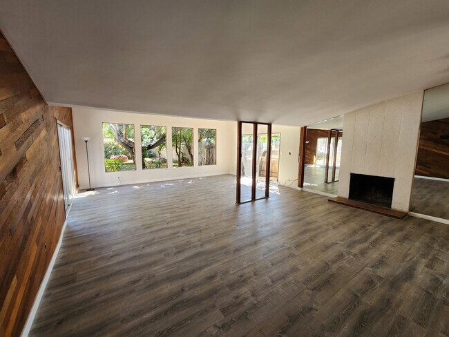 Foto del edificio - Single Story 3 Bedroom House in Serra Mesa with Pool