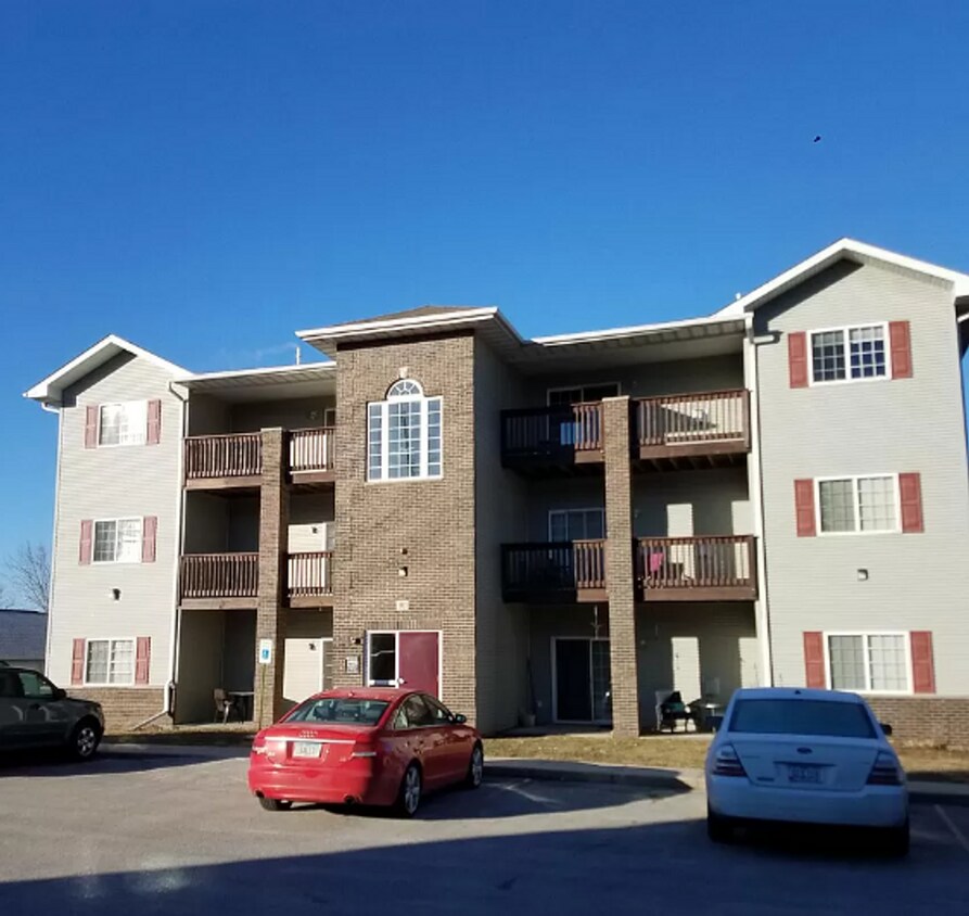 Primary Photo - 2 Bedroom 2 Bath Condo with Garage!
