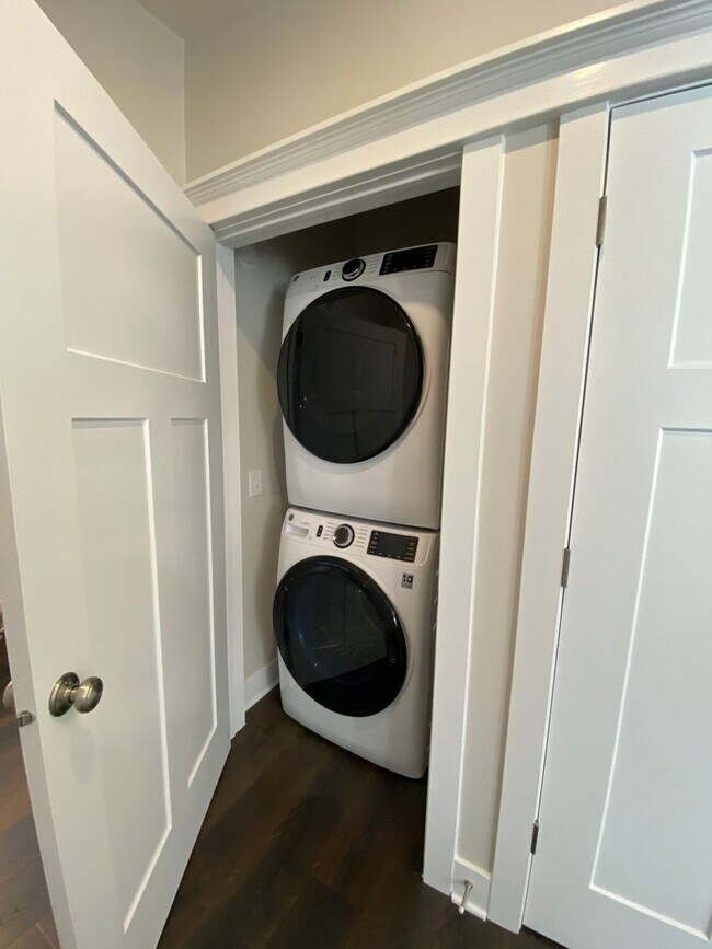 Building Photo - New 1 Bedroom 1 Bathroom Flat with Balcony in Ralston