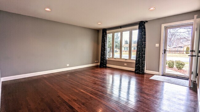 Building Photo - 5305 Pleasant Ln