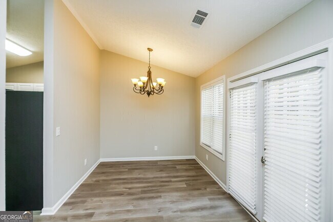 Building Photo - 353 Knollwood Ln