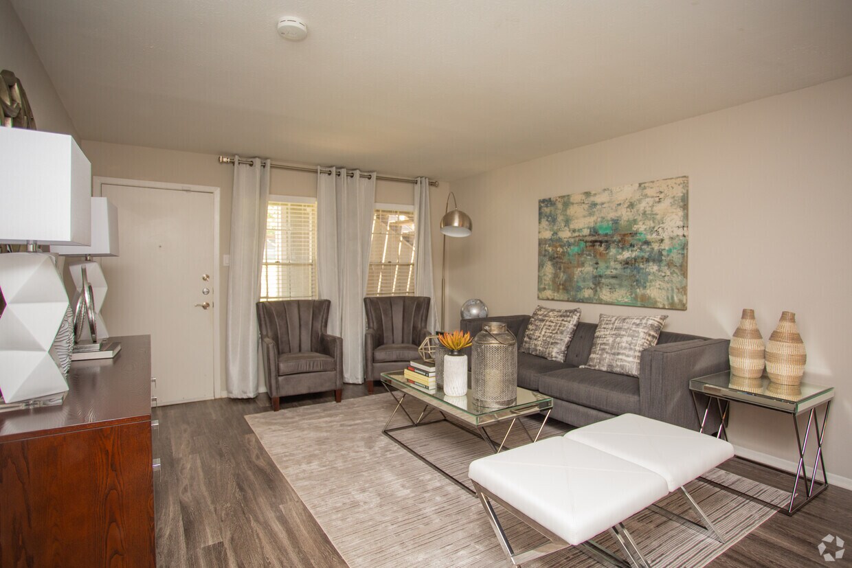 Grand Riviera Apartments in Irving, TX