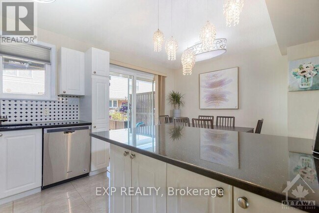 Photo du bâtiment - 259 Monterey Dr