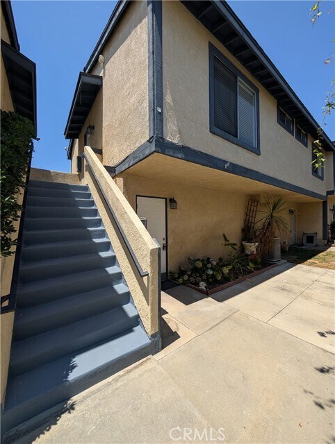 Foto del edificio - 529 E Colorado Blvd