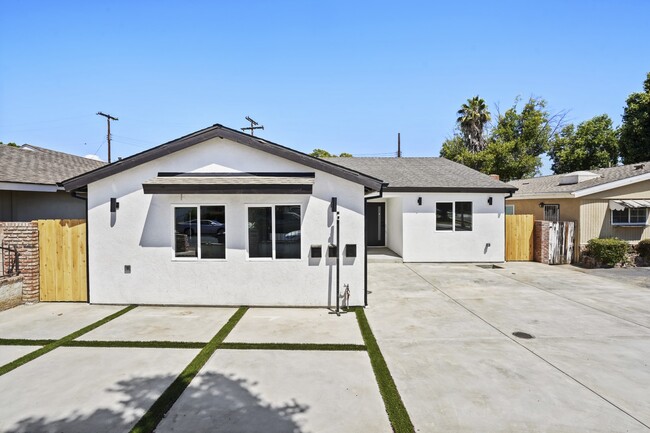 Foto del edificio - 7906 Oakdale Ave