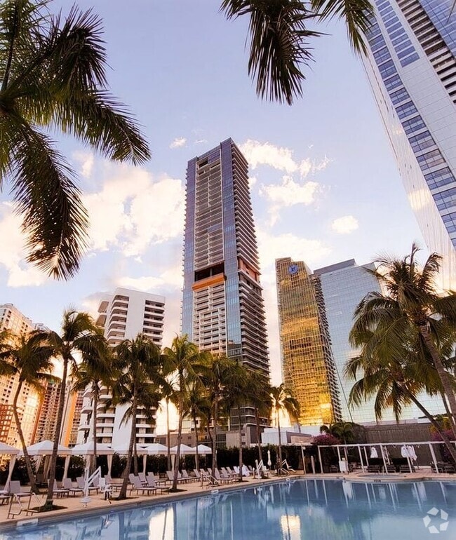 Building Photo - 1435 Brickell Ave