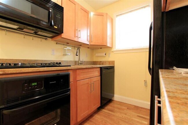 Building Photo - 239 Highland Ave
