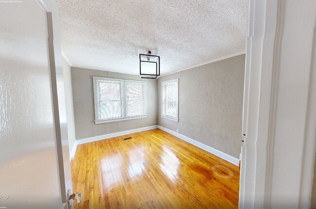 Foto del edificio - 4329 Roanoke Pkwy