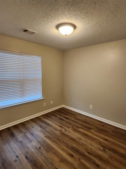 Building Photo - Newly renovated home close to RAFB