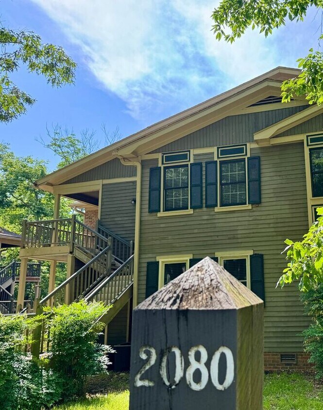 Primary Photo - Look and lease-Renovated