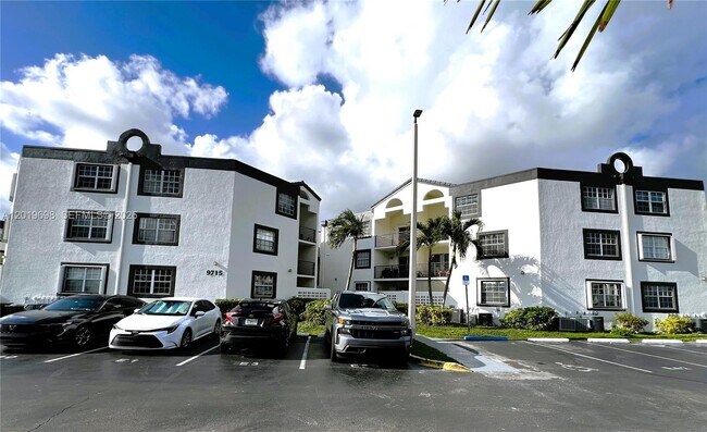 Foto del edificio - 9715 Fontainebleau Blvd