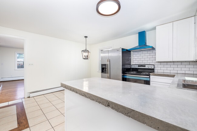 Building Photo - 17 Boulanger Ave