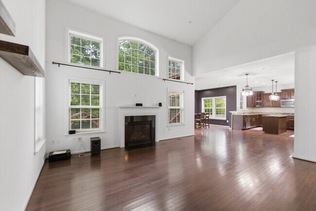 Foto del edificio - 7585 Holly Ridge Dr