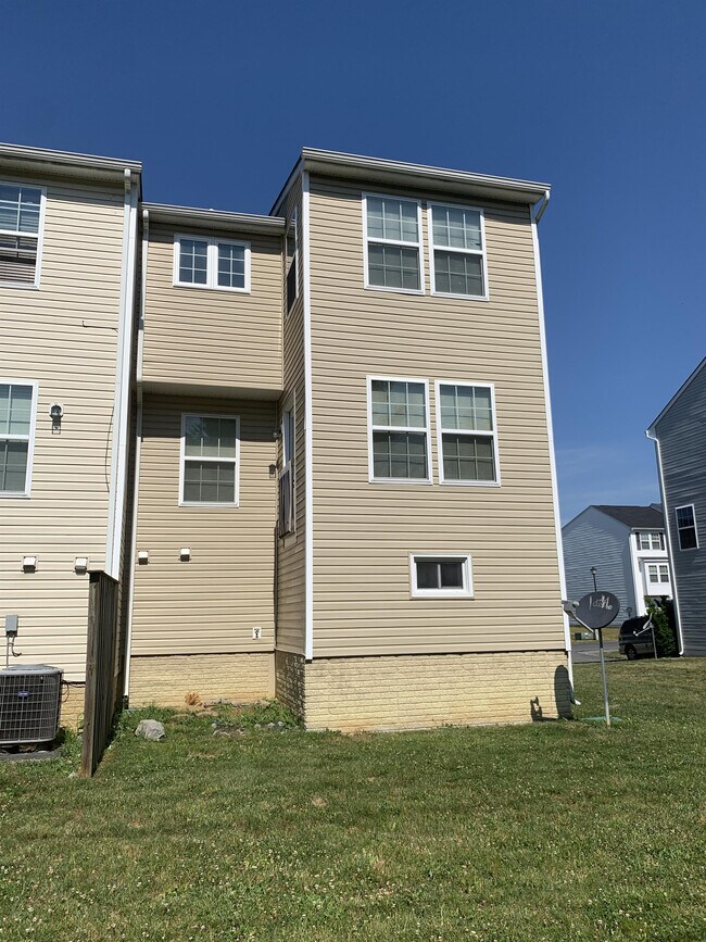 53 Natural Way, Martinsburg, WV 25404 Townhome Rentals in Martinsburg