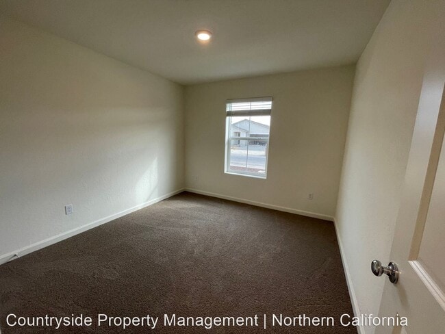 Building Photo - 5 br, 3 bath House - 661 Suzanne Drive