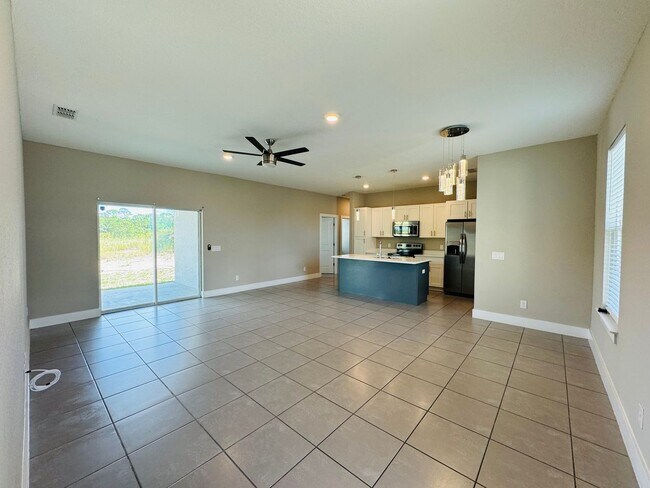 Foto del edificio - Charming 4 Bedroom, 2 Bathroom Home in Poi...