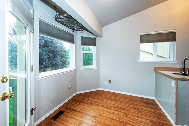 Foto del edificio - 12105 Woodchase Cir