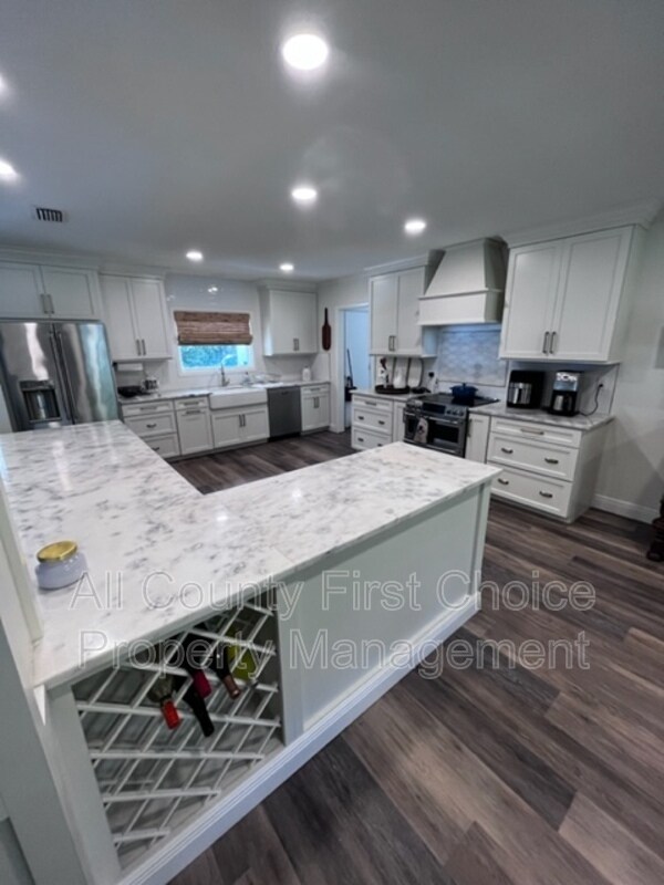 Building Photo - 302 Palmetto Ln