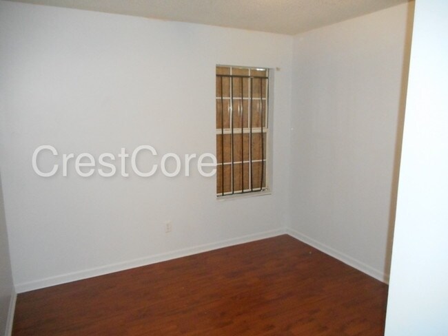Building Photo - 945 N Claybrook St