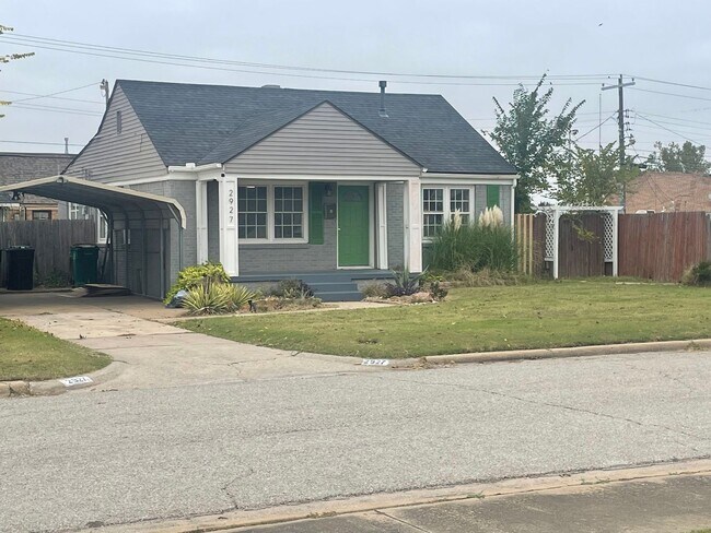 Building Photo - 2 bed, 1 bath all updated and includes full size appliances! Walk to Uptown 23rd area!