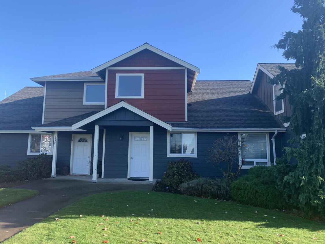257 S 7th St, Lynden, WA 98264 Townhome Rentals in Lynden WA