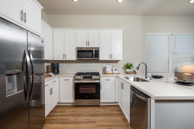 Building Photo - Calista Luxury Townhomes