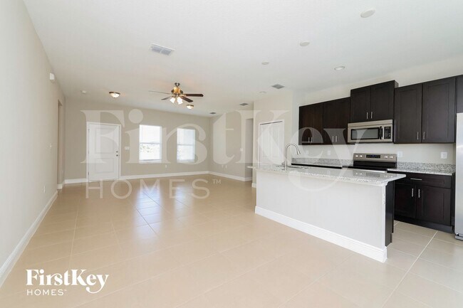 Foto del edificio - 650 Hudson Valley Dr