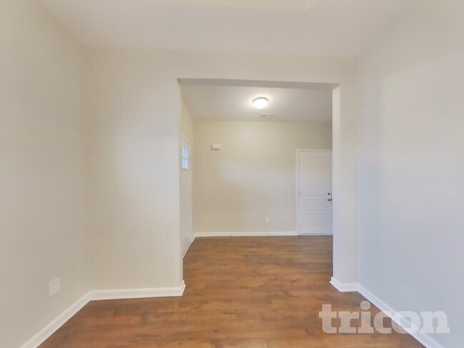 Building Photo - 824 Ellyson Dr