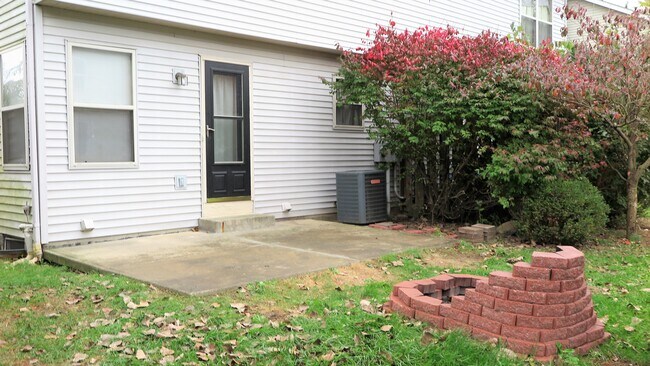 Building Photo - 480 Applegate Ln